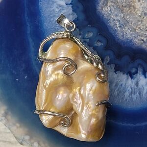 Elegant Silver Pearl Pendant.